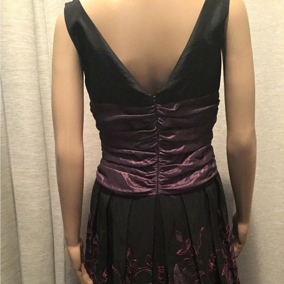 Elegant Simon Chang Black Embroidered Dress - Picture 3 of 6